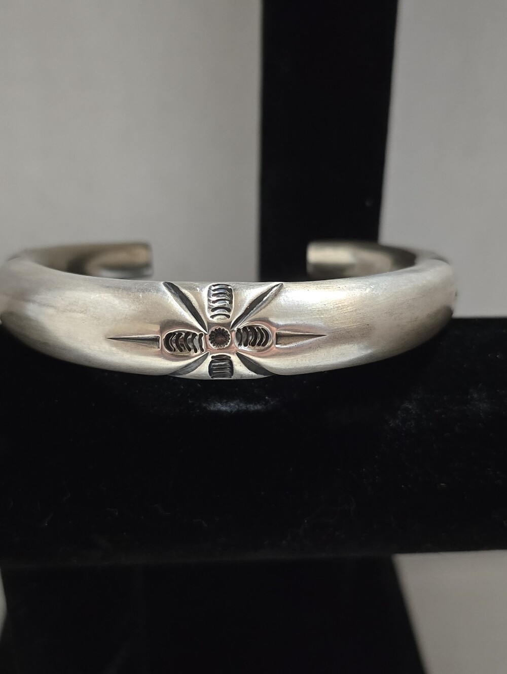 Vintage Native American Handstamped Cuff Bracelet 7.5 Inch Inner Diameter 38.5g